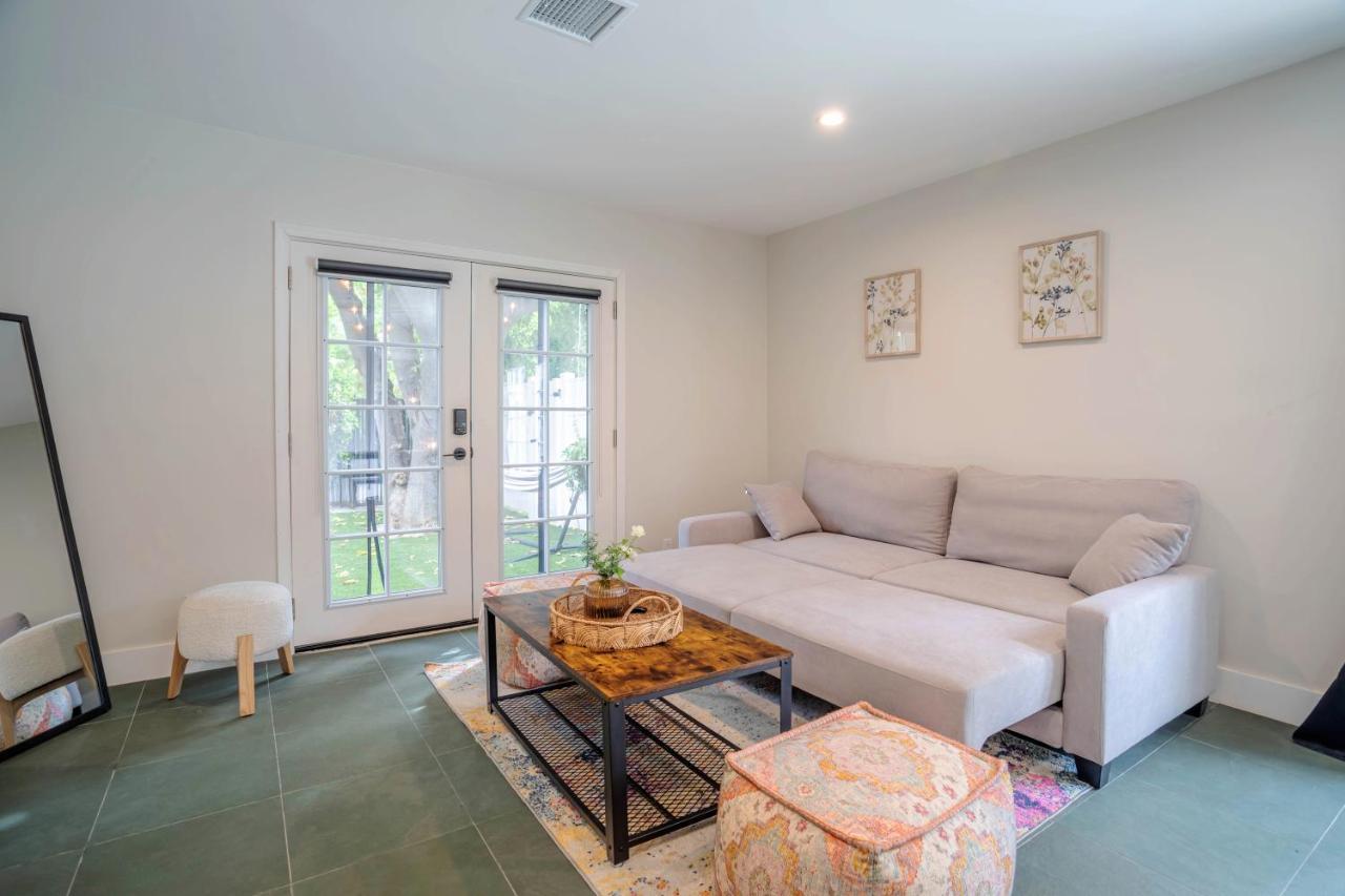 Serene 1 Bed Guest House With Patio Sleeps 6 Los Angeles Exteriör bild