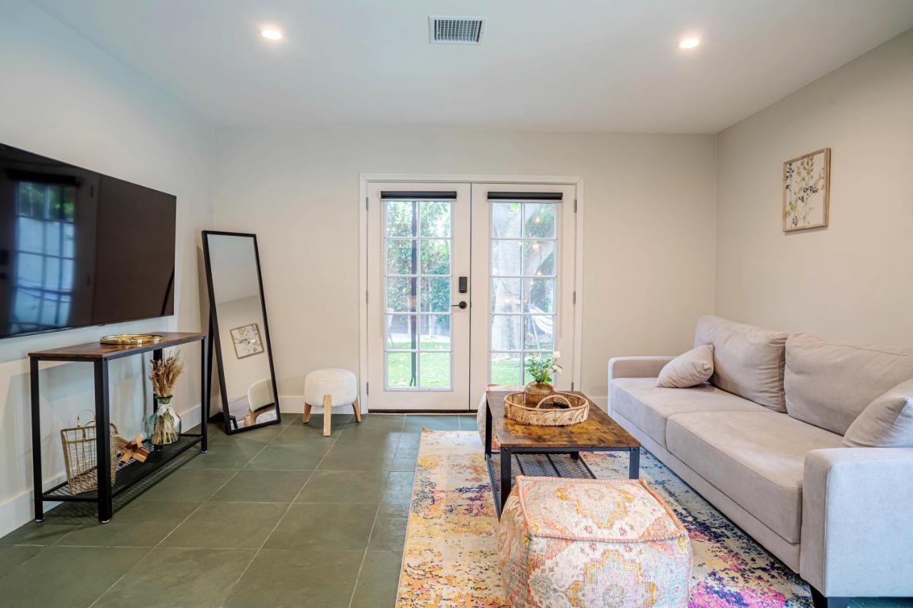 Serene 1 Bed Guest House With Patio Sleeps 6 Los Angeles Exteriör bild