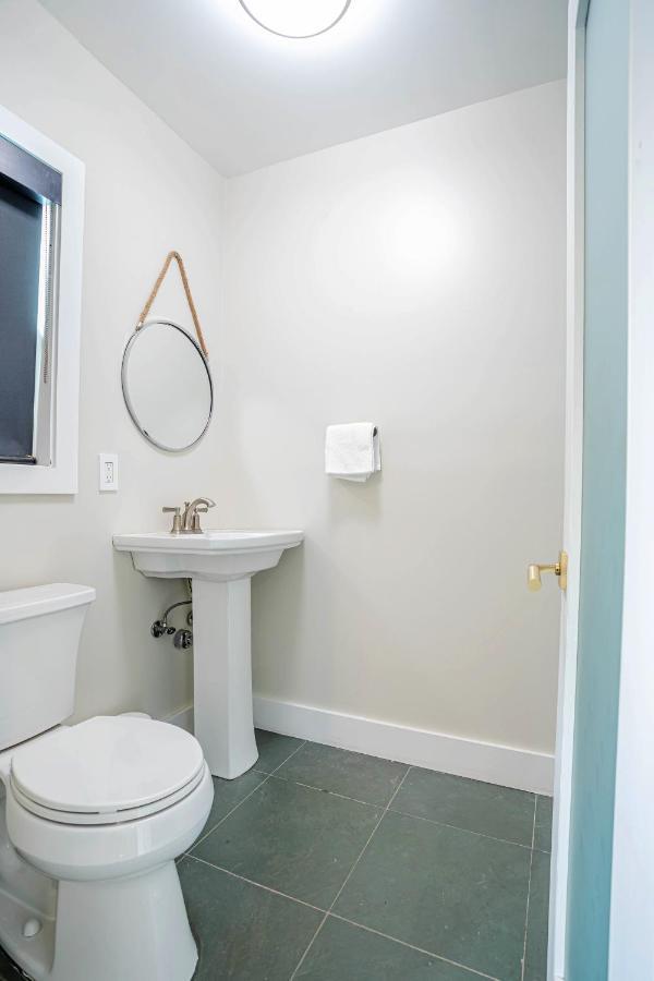 Serene 1 Bed Guest House With Patio Sleeps 6 Los Angeles Exteriör bild